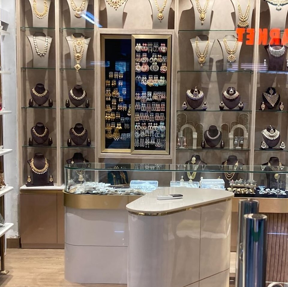 MartinKatoepc1's tweet photo. Racks designed and built by Woodzip Associates. https://t.co/YtB3MWXPhV