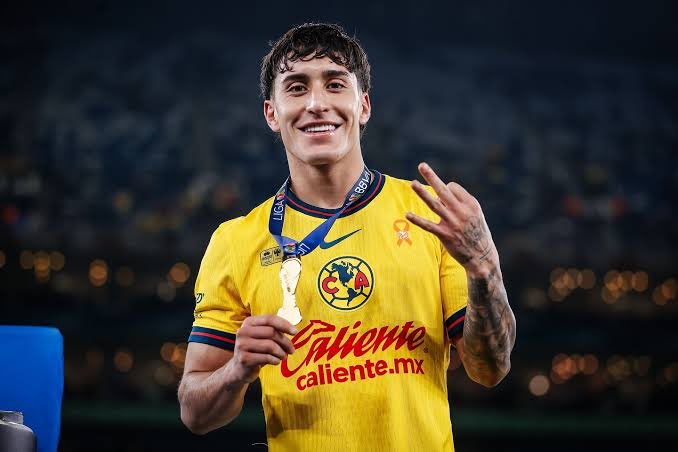 Inad_cv's tweet photo. @GibranAraige @calientesports obviamente mi Zendejas god, se le ve mucho mejor el amarillo jajaja, suerte a todos🦅
#MásAcciónMásDiversión https://t.co/0Vf9xDhH5G