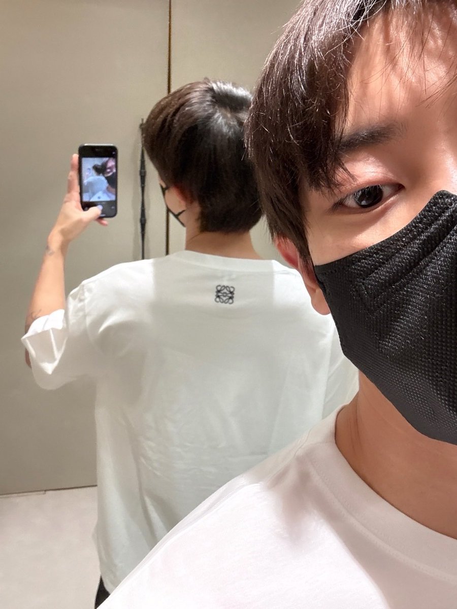 blackoutIoey's tweet photo. chanyeol im bored lets recreate these https://t.co/FQBKwR517R