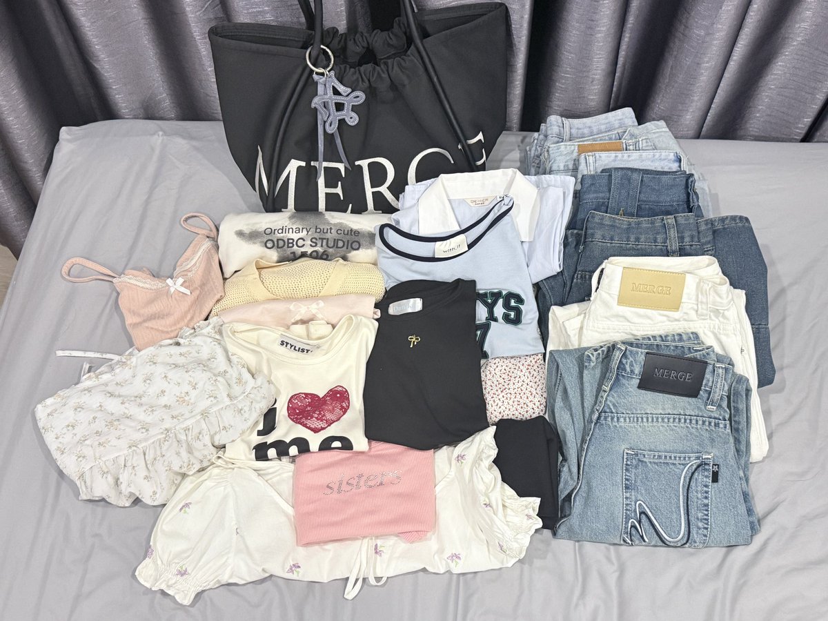 cannotletugo's tweet photo. ส่งต่อเสื้อผ้ามือสองค่า ราคาโล๊ะตู้ 
🚗 ค่าส่งเหมาๆ50บาท !!
มี Merge stylists sister
ลงใต้เมนชั่น สนใจ dm ได้เลยค้าบ

#ส่งต่อเสื้อผ้า #ส่งต่อเสื้อผ้ามือสอง #เสื้อผ้ามือ2 #cintageshop #stylistshop #เสื้อมือสอง #merge #เสื้อผ้ามือสอง #ส่งต่อ https://t.co/10W90AAsso