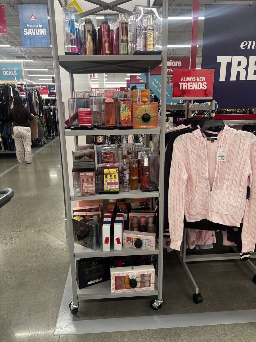 dfragrantfeline's tweet photo. Burlington - Ranch Rd Ontario
Brand new store so not much inventory, but I look forward to going back and seeing what they get in stock. #PerfumeCollection #FragranceAddict #PerfumeReview #catlover #burlingtonfinds https://t.co/eREsVVhNkq