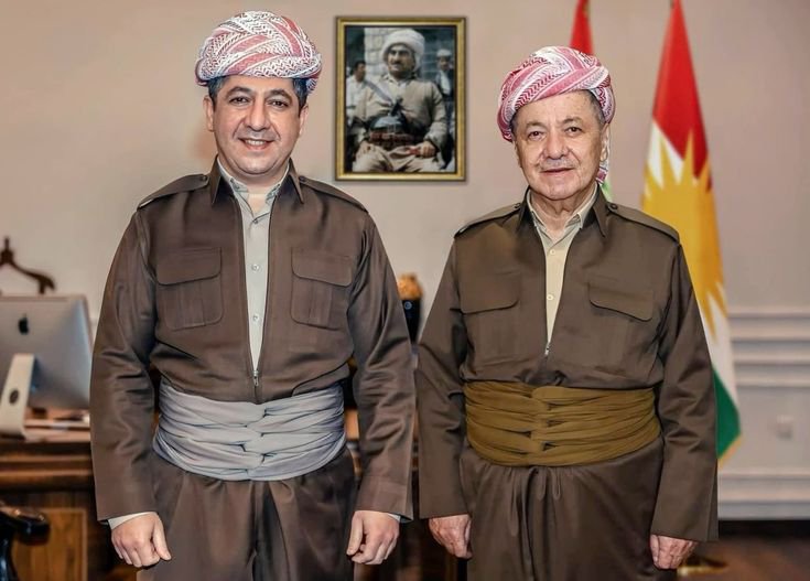 shooranii's tweet photo. Kürtlerin ataları mezardan kalksa kahrolmamak için gözlerini Barzani'lerden ayırmazdı. 

Feodalmiş, aşiretçiymiş, gericiymiş diyebilirler ama LGBTciymiş, asimile olmuş, Kürdün dinine veya geleneklerine karşıymış diyemezler.

Hatalarıyla ve yanlışlarıyla da olsa gerçek Kürt budur. https://t.co/oce78pOrfX