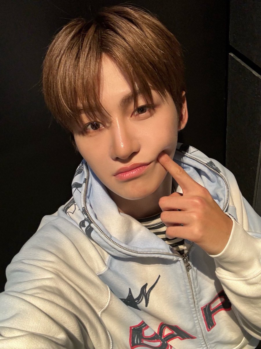 hjh32oon's tweet photo. 나도 지후니 덕에 햇피해졋어~~ https://t.co/aBuLHbDrEi