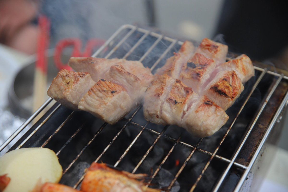JenniKile's tweet photo. Meat, meat, meat. Since moving to Suojae, I rarely visit barbecue restaurants in Gumi. Buying meat and grilling it in the yard feels like five round trips to paradise. Finding untrimmed hangjeongsal isn’t easy, but Heungin Byeoldam on Naver https://t.co/fzEHJ7LuA1
