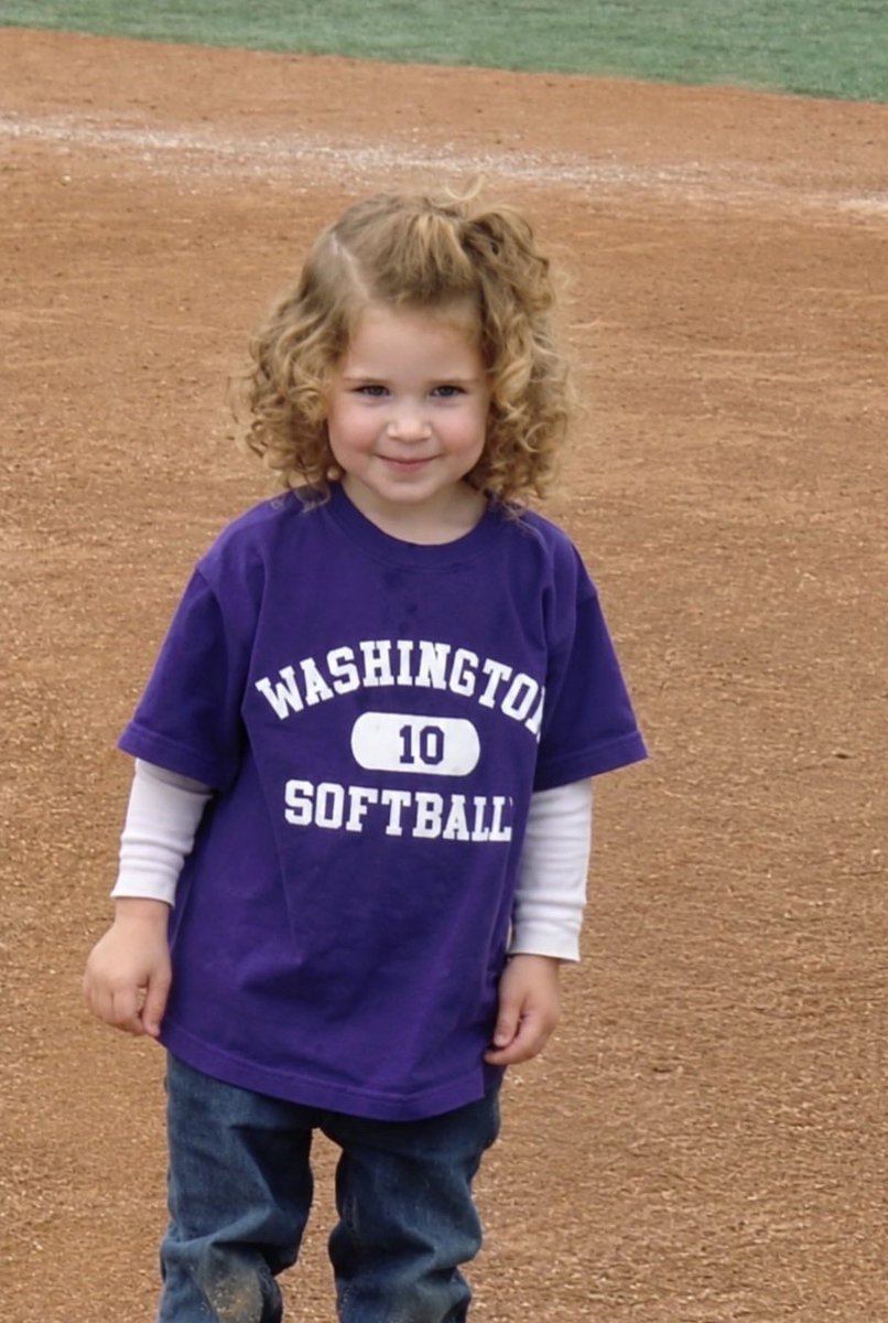 CamCleeland's tweet photo. We are DAWGS! 💜💛☔️
@DulcieCleeland @mindyshawn 
@UWSoftball https://t.co/eVt9u5LqKt