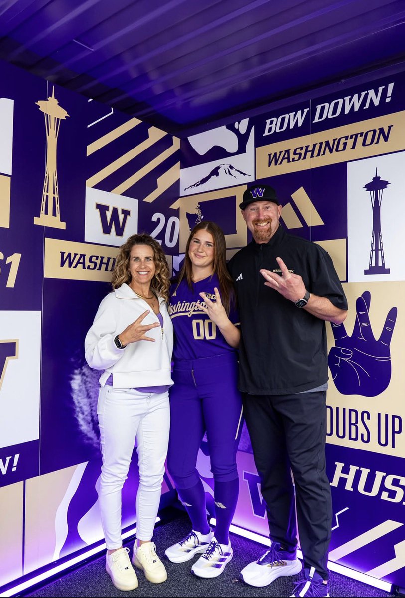 CamCleeland's tweet photo. We are DAWGS! 💜💛☔️
@DulcieCleeland @mindyshawn 
@UWSoftball https://t.co/eVt9u5LqKt