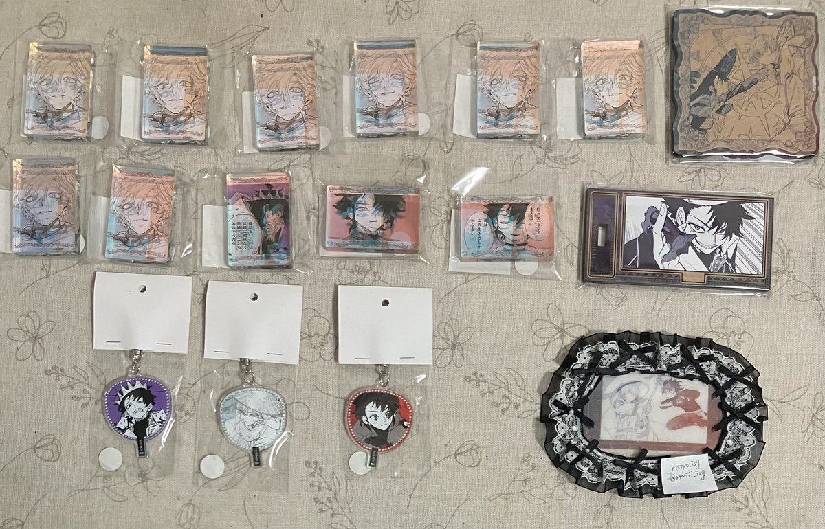 rrriii_isg's tweet photo. 譲渡 交換 魔男のイチ TSUTAYA ポップアップ

譲:画像1~3枚目 イチ 反世界の魔法 ウロロイチ ゴクラク ジキシローネ デスカラス クムギ 幸辛の魔法 イチ＆デスカラス

求:〜定価(+送料)  orハート缶バッジ 特典 反世界の魔法 ウロロイチ

詳細は4枚目に記載しております。

お気軽にお声掛け下さい🙇‍♀️ https://t.co/ou21BUA16y