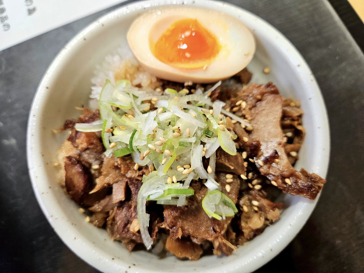 MSZM8's tweet photo. 2026.04.09
福島県西郷村の「白河手打ラーメン かづ枝食堂」で麺活🍜
食べログの白河ラーメンランキング5位の人気店✴
ワンタンメンとミニチャーシュー丼を注文⤴️
手打ちの縮れ麺も、鶏ガラ主体の醤油スープも、チュルンチュルンのワンタンも文句無しに美味😋
チャーシュー丼も抜群に美味しくて満足✨ https://t.co/cqPNoe1iux
