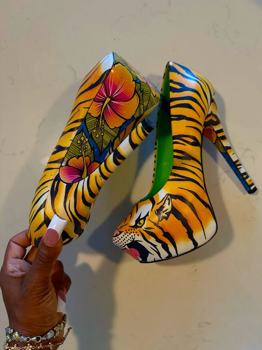 cantleavethegc's tweet photo. THESE FUNKY CUTE PUMPS!! https://t.co/Tn69fNJKXA