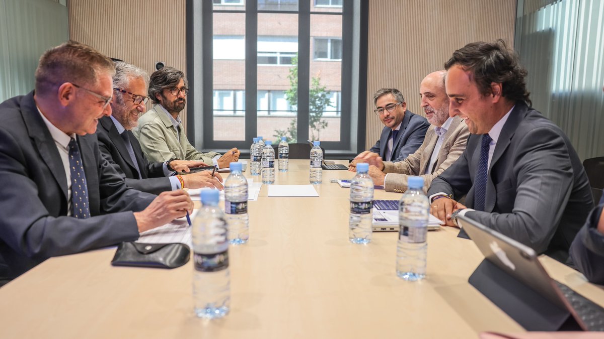 CarlosPollan's tweet photo. Reunión con @inetum_es para abordar las oportunidades que ofrecen la IA y las tecnologías disruptivas para transformar nuestra Administración.

Queremos explorar todo su potencial para simplificar procedimientos, eliminar cargas innecesarias y avanzar hacia una normativa más eficiente y sencilla.