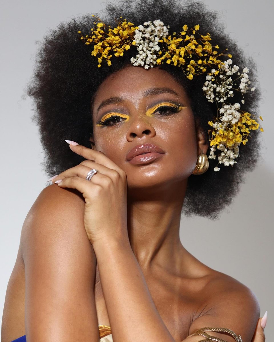 GraigBoiceib5's tweet photo. Here is my second editorial exam, and I’m proud of myself and the work I’ve done. For this photoshoot, I wanted to represent spring by highlighting the natural beauty of dark skin, emphasizing the contrasts of yellow tones and adding a bold, https://t.co/Fmzsz70xxi