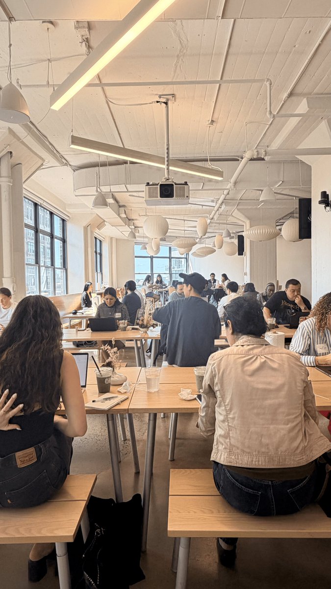 nancy_y_chen's tweet photo. San Francisco! You're all invited. 

Build Bar is our new monthly drop-in. Grab a 30-min 1:1 session with a @NotionHQ expert to help you build or get unstuck, or skip the booking and just cowork, snack, and hang with other builders.

I'll be there too, so come say hi!

Oct 1 · 2–5 PM PT · Notion SF Office, 685 Market Street

Spots are limited, so apply today: https://t.co/BG47pleTx1