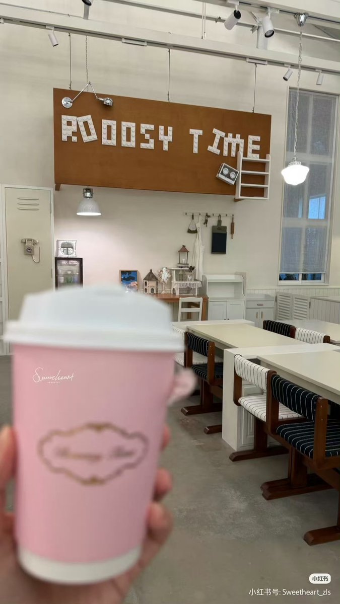 SSritaecha's tweet photo. งือ แม่ sweetheart ได้ไปชมร้านขนม
#Zhaolusi ก่อนใครแล้ววว น้องชวนไป
น่ารักๆๆๆๆๆ บรรยากาศร้านน่านั่งสุดๆๆ
ความฝัน อีกหนึ่งลูกสาวเป็นจริงแล้ว
#RooosyTime 🧁🥧🍪🍩🍮 ตั้งอยู่ที่เมืองเฉิงตู ประเทศจีน https://t.co/XxqroBp4yC