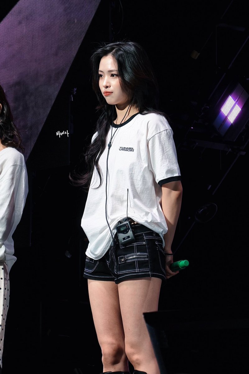 3nennn_'s tweet photo. RT @ryu__van: 260917 Tunnel Vision in FRANKFURT Soundcheck

Today is mommy🔥🥲

#류진 #RYUJIN https://t.co/uxP2geAZoB