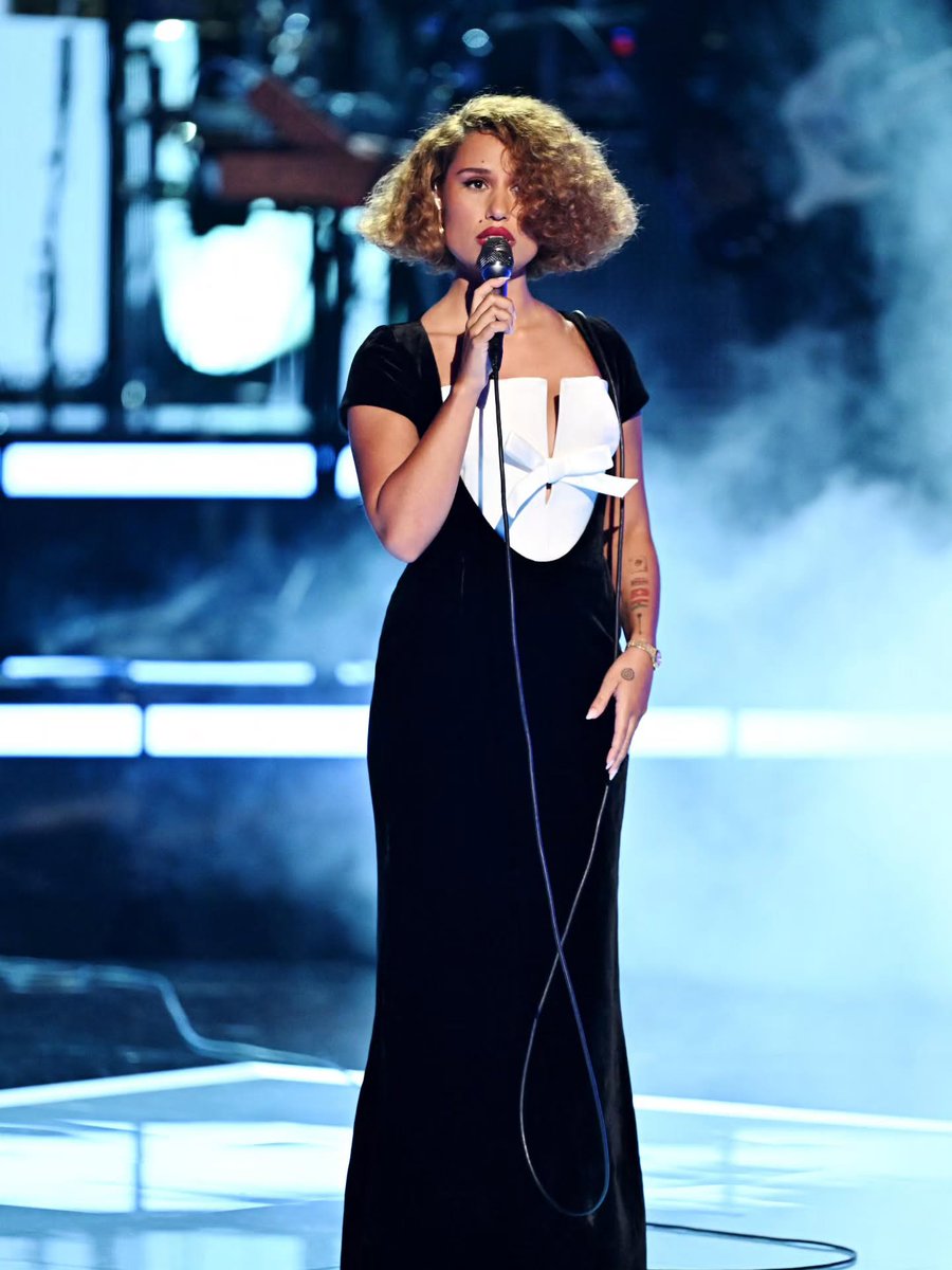 RayeUpdate's tweet photo. Raye will perform at this year’s #VMAs for the first time in her career.

– The awards ceremony will take place on September 27. https://t.co/W3nc5PBE6A