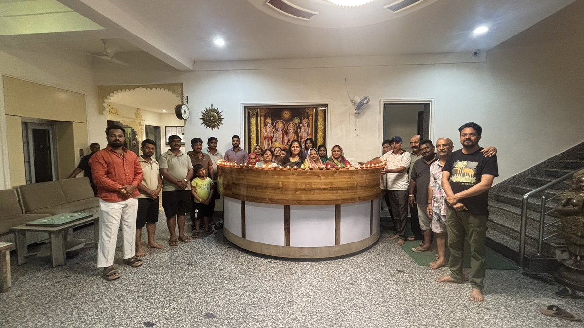 gena_sarita's tweet photo. आज #आशीर्वादकादीया जलाकर देश के यशस्वी प्रधानमंत्री आदरणीय नरेन्द्र मोदी जी का जन्मदिवस सभी नवनिर्वाचित पार्षदों के साथ मनाया ।और उनके दीर्घायु जीवन की कामना की ।

#AshirwadKaDiya 
#Saritagena 
#BJPNEWS https://t.co/I6A05YUHQM