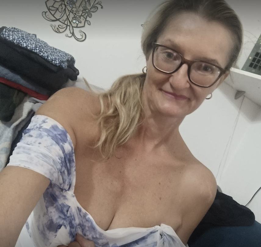 marcelka_kriz's tweet photo. Vojel bys mě, i když je mi skoro 60 a mám vytahaný pysky? 🧐 https://t.co/FJdLhYAuFP