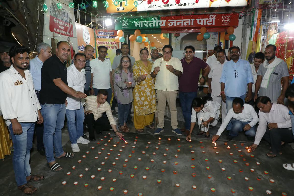HarishKhuranna's tweet photo. ईश्वर हमारे प्रधानमंत्री @narendramodi जी की लंबी एवं स्वस्थ जीवन दे ताकि वो निरंतर देश की सेवा यूही करते रहे ।

मोदी जी को जय श्री राम । 

#AshirwadKaDiya 
#HappyBdayModiji

@blsanthosh https://t.co/XGAiWrZr05