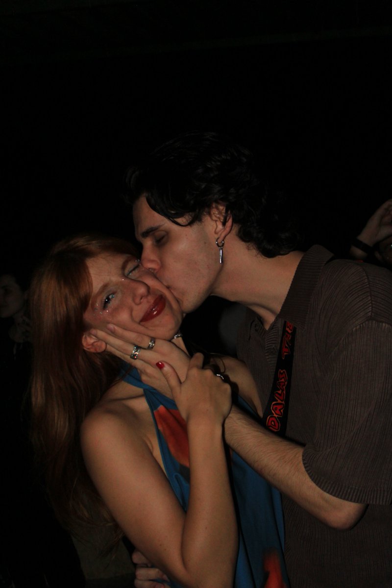 ArtIosca's tweet photo. Ontem foi um dia muito especial, pq eu completei 1 mês de namoro com a @rafaxqela. Pra muitos pode parecer pouco, mas aos meus olhos serviu pra perceber que, ao lado da pessoa certa, os menores momentos valem por várias vidas. Enfim, te amo, princesa e obrigado por ser minha. https://t.co/eMAN0vffbA