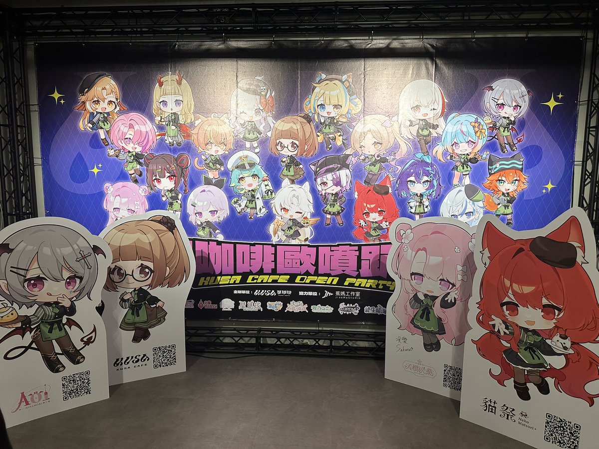 Ryinonala's tweet photo. Aoi指派我去品嚐調酒風櫻桃可樂
整體來說，櫻桃與可樂的味道搭配得很自然，兩種風味之間有很好的平衡。
入口時，首先感受到的是櫻桃明顯的香氣，帶著一點自然的酸甜感；隨後可樂的甜味與碳酸感慢慢出來，讓整體口感更加活潑，也剛好中和了可樂原本比較明顯的甜味。喝到後段時，櫻桃的甜味又慢慢回來，留下淡淡的果香。
整體喝起來相當清爽，櫻桃的香氣讓可樂多了一點果香與層次，碳酸感則讓口感更加輕盈。即使是在天氣還有些悶熱的時候喝，也有很好的解渴感。甜度和酸度都不會過於突出，櫻桃與可樂之間取得了很舒服的平衡，喝起來順口，也不會讓人覺得太膩。
@AoiHinamori @kusa_studio