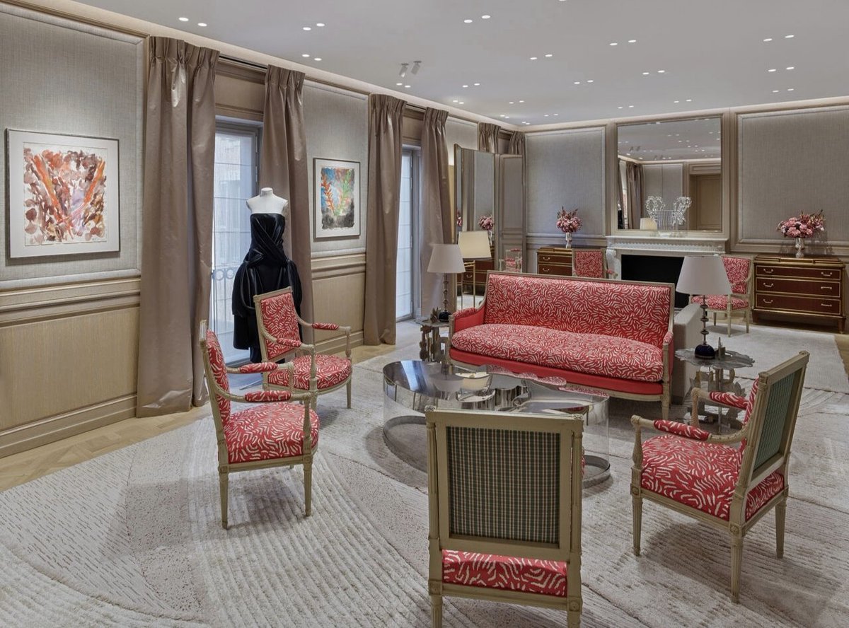 cppluxury's tweet photo. DIOR opens House of Dior flagship store in Milan at Via Montenapoleone (UPDATED)

#DIOR #HouseOfDior #ChristianDior #Milan #ViaMontenapoleone #luxuryfashion #luxurybags #luxury #fashion #luxuryretail #flagship #JonathanAnderson #PeterMarino @LVMH @Dior https://t.co/LH7Iwy2t0d