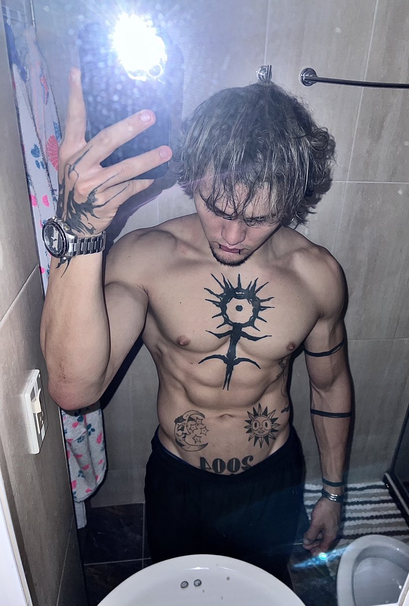 matheorossy's tweet photo. X: matheorossy
FB: Matheo Rossy
IG:matheorossy2000
#viral #fotografia #modelo #fyp #paratí https://t.co/Mmn6K9JVcz