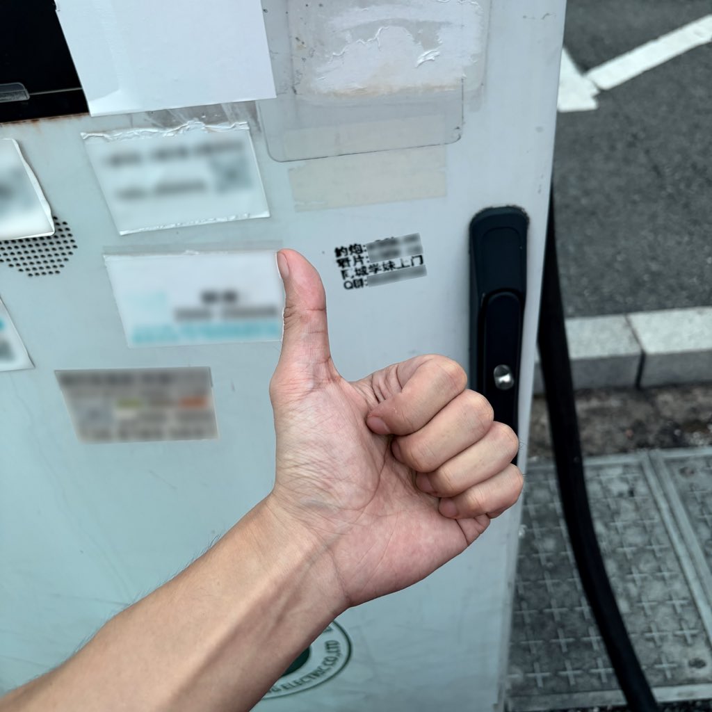 deceasedme_'s tweet photo. 如果你工作的学校后勤足够烂 统筹足够差
你就可以把本该稳定且有规律的教师生活过出一种颠沛流离感 https://t.co/Q7igkWJzKQ