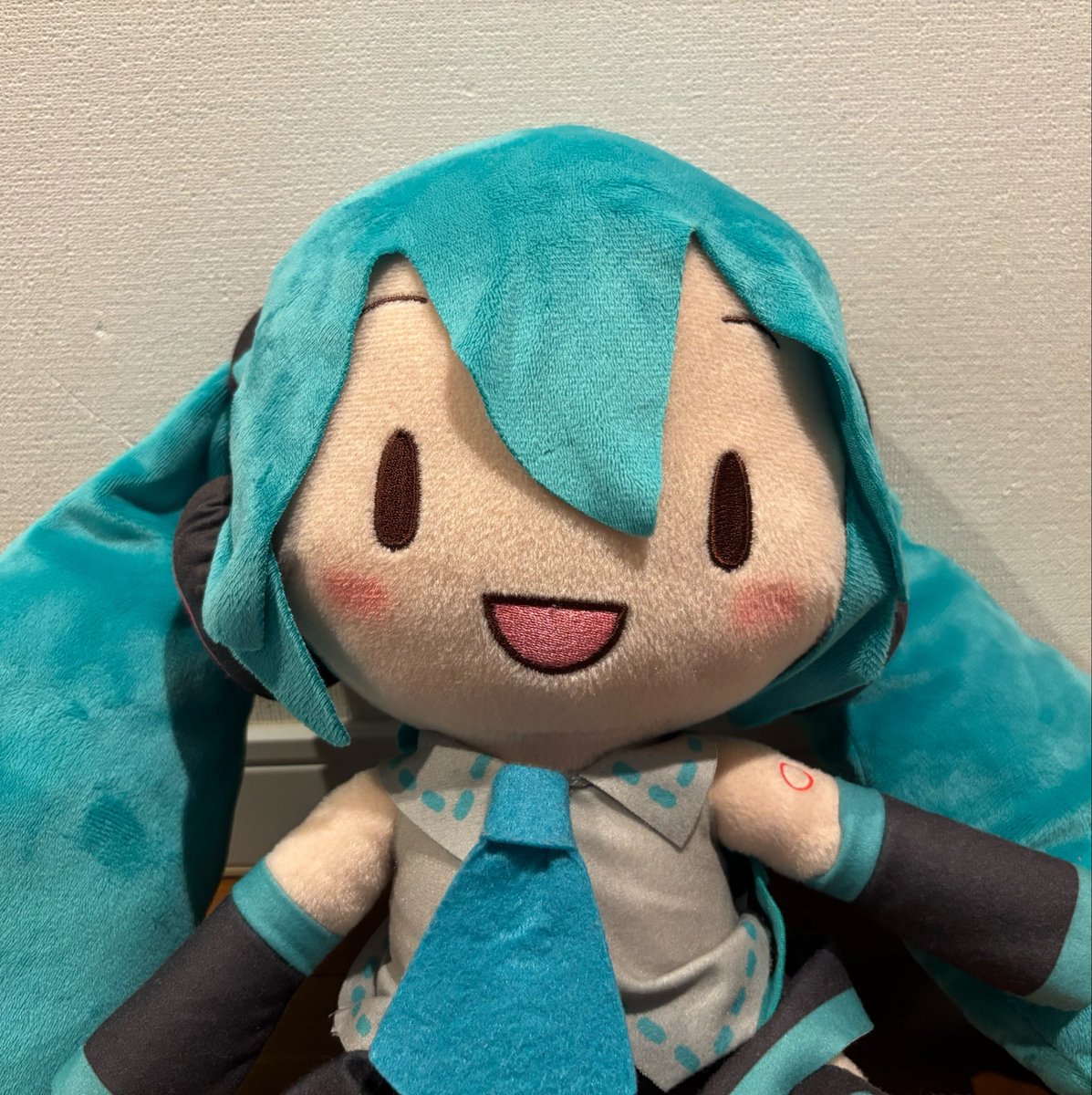 mimimimimoromi's tweet photo. ←なんも考えてない時のふわミクさん

　　とても考えている時のふわミクさん→ https://t.co/yzJNHnOpdl