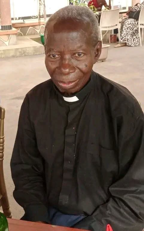 Malcomx88807's tweet photo. Mu isi tugira imibabaro! Ruhuka mumahoro Father https://t.co/oQQdNa9TbI