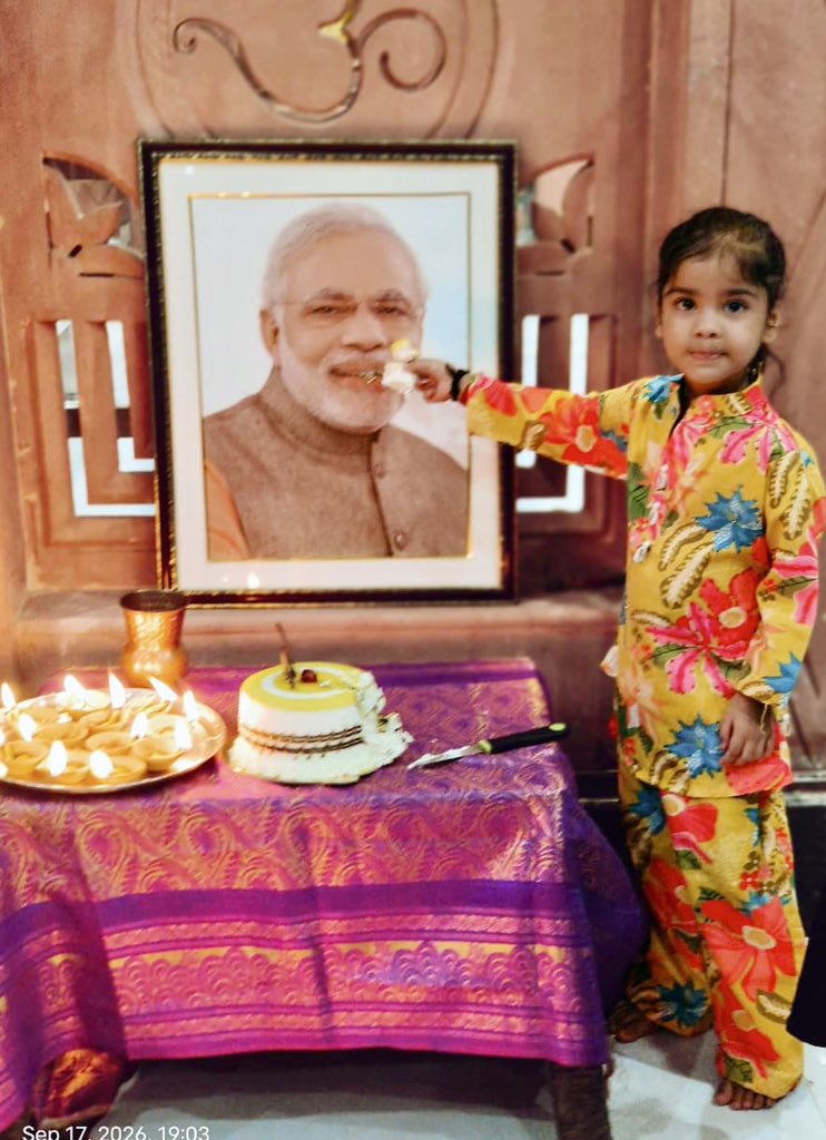 Rajendra209208's tweet photo. एक दीप आशीर्वाद का, और एक संकल्प निरंतर सेवा का।
माननीय प्रधानमंत्री श्री @narendramodi जी के जन्मदिवस पर शुभकामनाएं। 🪔🇮🇳

#AshirwadKaDiya #SevaSankalpAbhiyan 
#HappyBdayPMModi https://t.co/aMujH3MFH5