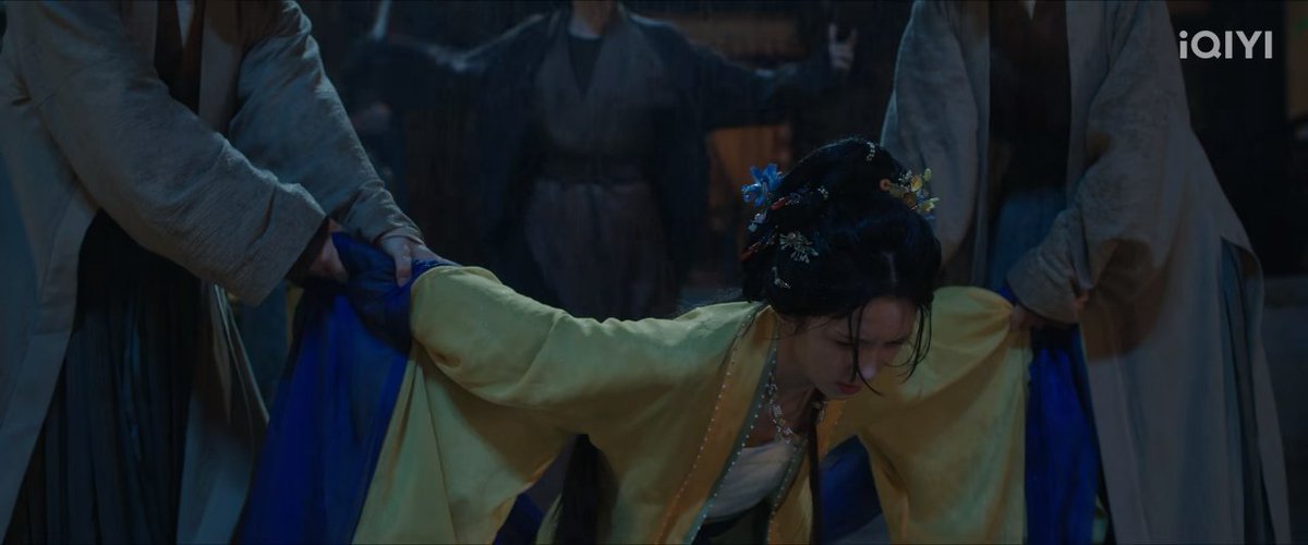 xiruwoxin's tweet photo. girl got punished for getting into a fight with the second and third eldest sis even though they're the ones who started it and this nanny going all out with the punishment like she wants her dead

i hate this household so much
#springoftheblame https://t.co/XiuFXgPdi4