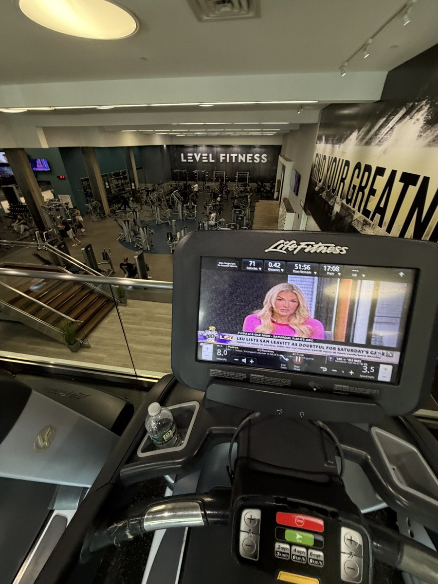 BackJurke4's tweet photo. Had to open the team builder today for old times sake to hit a #mork lift finished off with a #stites incline on my one off day in the big 26. Post grad life is definitely going great https://t.co/WqnoDN7Xuv