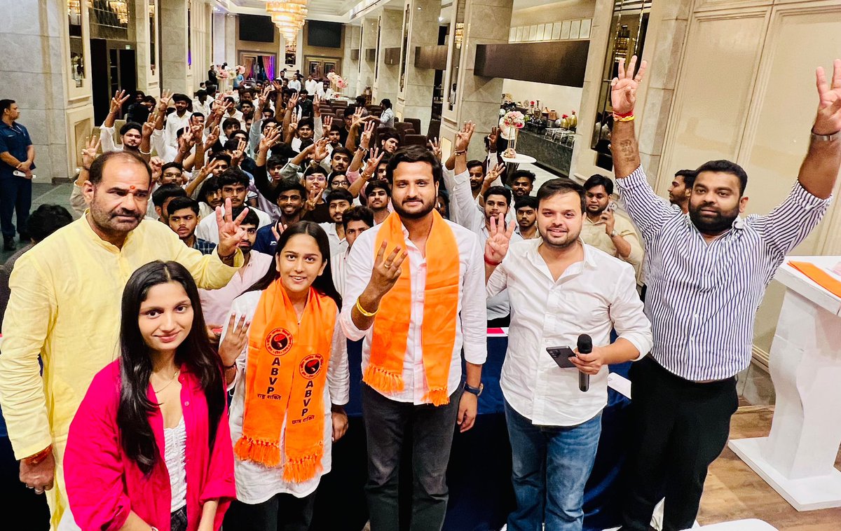 rameshbidhuri's tweet photo. 📍दक्षिणी दिल्ली

18 सितंबर को दिल्ली विश्वविद्यालय छात्रसंघ चुनाव 2026-27 के संदर्भ में दक्षिणी दिल्ली के विभिन्न कॉलेज छात्रों के साथ बैठक कर ABVP की उपाध्यक्ष पद के प्रत्याशी इशू मौर्य एवं सचिव पद की प्रत्याशी रिया छाबड़ी मौजूद रहीं।

इस दौरान सभी Gen-Z एवं छात्र-छात्राओं से राष्ट्रवादी शक्तियों की मजबूती के लिए अखिल भारतीय विद्यार्थी परिषद के पैनल को वोट करने की अपील की।

ABVP प्रत्याशी—
अध्यक्ष — यश डबास — बैलेट नंबर 7️⃣
उपाध्यक्ष — इशू मौर्य — बैलेट नंबर 3️⃣
सचिव पद — रिया छाबड़ी— बैलेट नंबर 3️⃣
संयुक्त सचिव — लक्ष्यराज सिंह— बैलेट नंबर 3️⃣

“विजयी भव”

 #ABVP4DUSU #BJP4Delhi
#RameshBidhuri

@ABVPVoice @ABVPDelhi