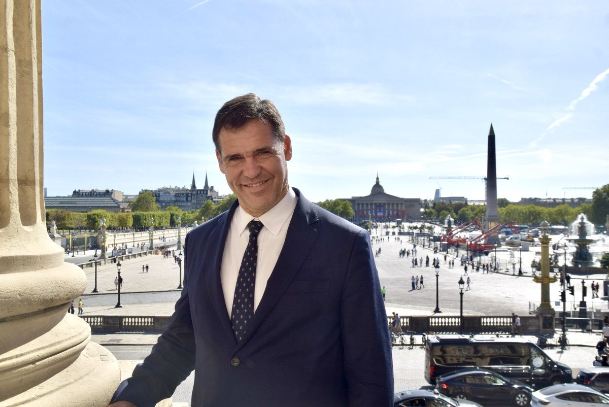 Louis_DucAnjou's tweet photo. En cette année du 400e anniversaire, je me suis rendu à l'Hôtel de la Marine, qui fut auparavant le Garde-Meuble de la Couronne, ancêtre du @MobilierNat. 

Magnifiquement restauré et ouvert au public par @leCMN, cet écrin constitue un remarquable témoignage de trois siècles d'histoire. Premier musée d'arts décoratifs en 1777, témoin de tous les bouleversements de la Révolution, dont le vol des Joyaux de la Couronne, il fut aussi le lieu de l'abolition définitive de l'esclavage et de toutes les grandes décisions maritimes de la France.

J'y ai croisé le portrait de mon prédécesseur Louis XIX, duc d'Angoulême, qui s'illustra à la bataille du Trocadéro.