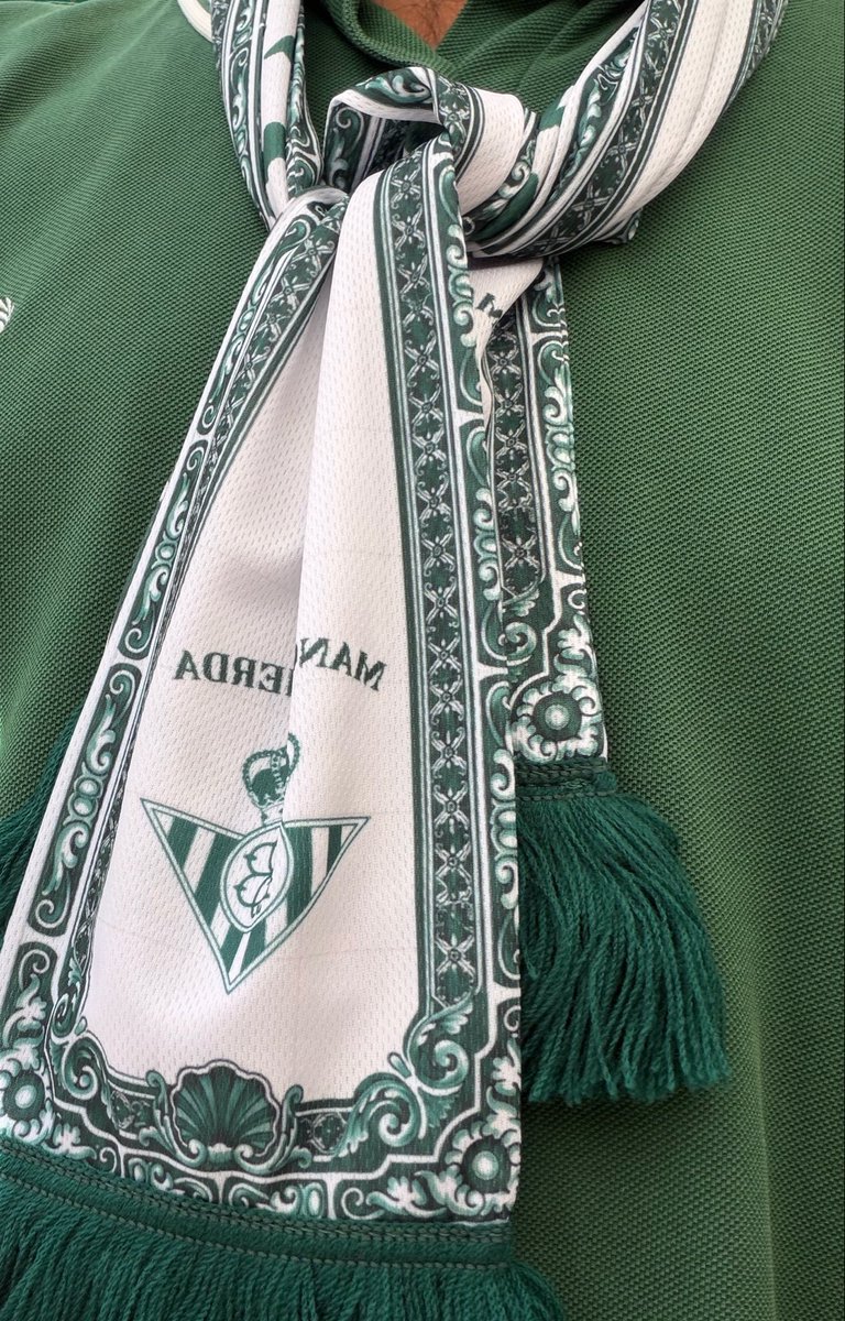 TercioDeCoro's tweet photo. Lucen por los aledaños los nuevos bufandines. ¡Viva er Betis Manquepierda! https://t.co/qKxN13D5Zg