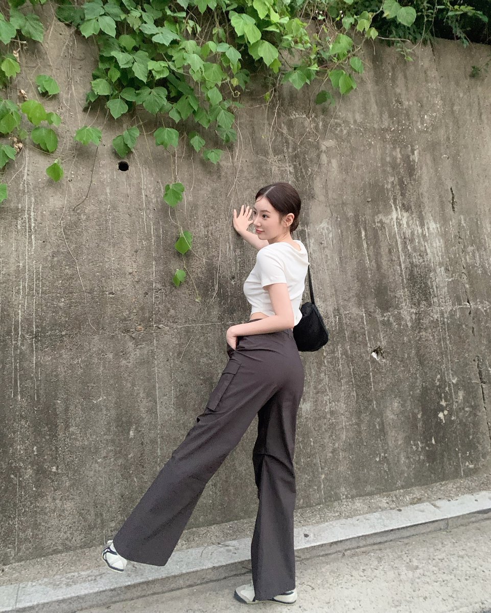 tuqb4's tweet photo. Wassup 🌍 Just dropping by to say: every small step matters, and you’re doing amazing. 🌼
FZUDM https://t.co/SmkhotUMuG