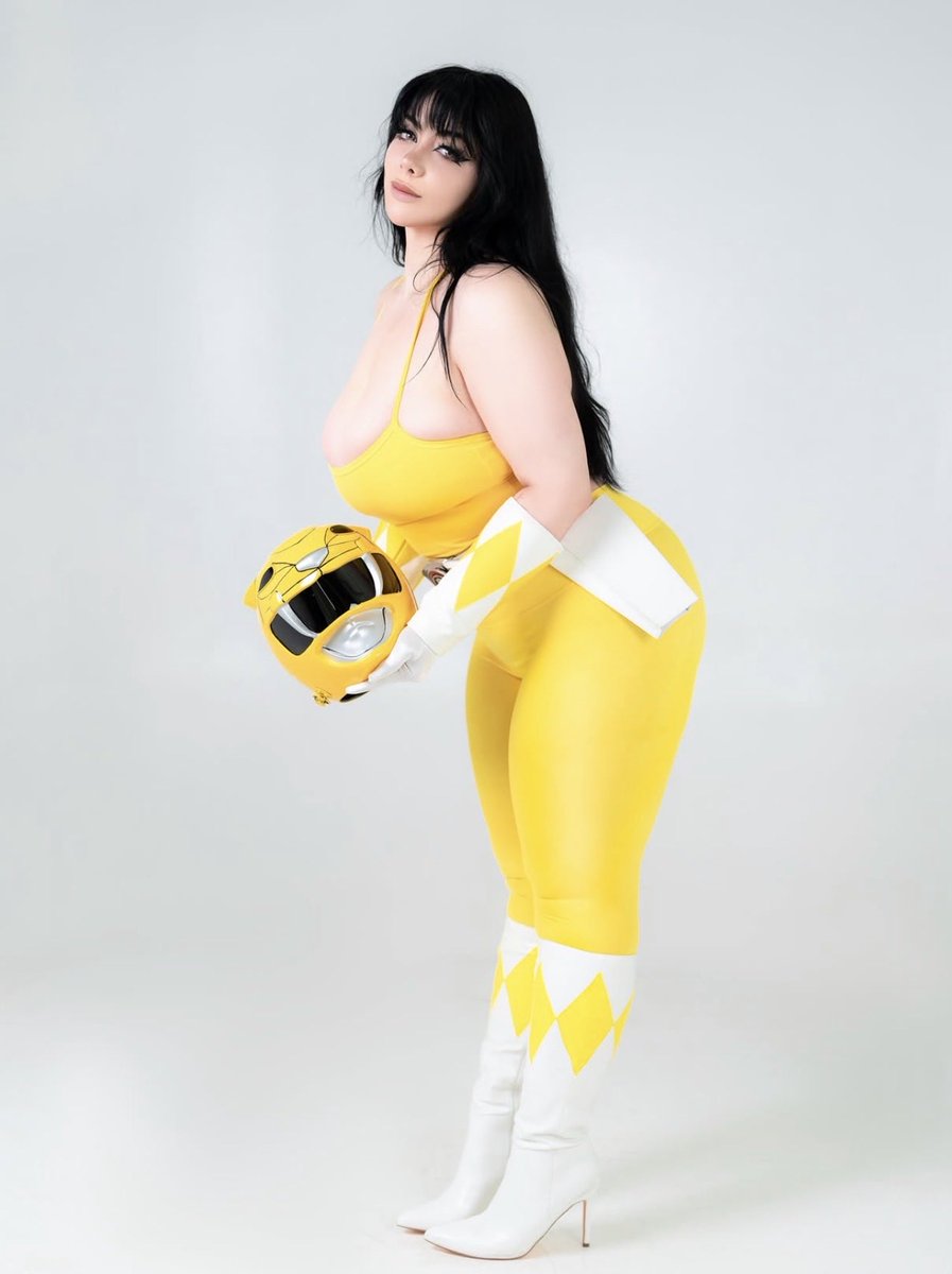 goblinmx's tweet photo. Yo recordaba a la yellow ranger de ora manera https://t.co/GhNaFc8TNA