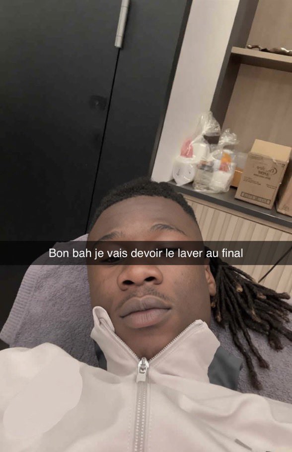 Saydox_17's tweet photo. Qui se rappelle quand Camavinga a eu le maillot de CR7 et que 1 jour après Ronaldo a eu le Covid 

Il a vite laver le maillot 😂😂😂 https://t.co/QsYxEZBoNy