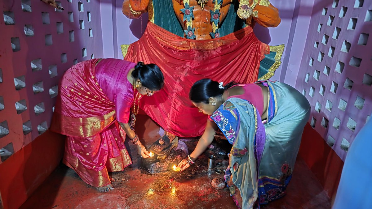 LalitaDeviKush1's tweet photo. देश के यशस्वी प्रधानमंत्री आदरणीय श्री Narendra Modi जी के जन्म दिवस के अवसर पर वैशाली लोकसभा अंतर्गत वैशाली विधानसभा पश्चिम मंडल के मंसूरपुर बाजार के शिव पार्वती मंदिर के प्रांगण में दीप उत्सव कार्यक्रम किया गया।
मंडल के पूजा अर्चना
🪔 💐
#आशीर्वाद_का_दिया
#happybirthdaymodij https://t.co/ngeSZ0v759