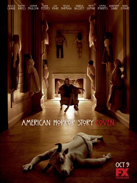 AHSVIP's tweet photo. Ojalá #AHS13 traiga de vuelta esos míticos pósters con todo el cast al estilo de las primeras cinco temporadas. https://t.co/QPos3xrqke