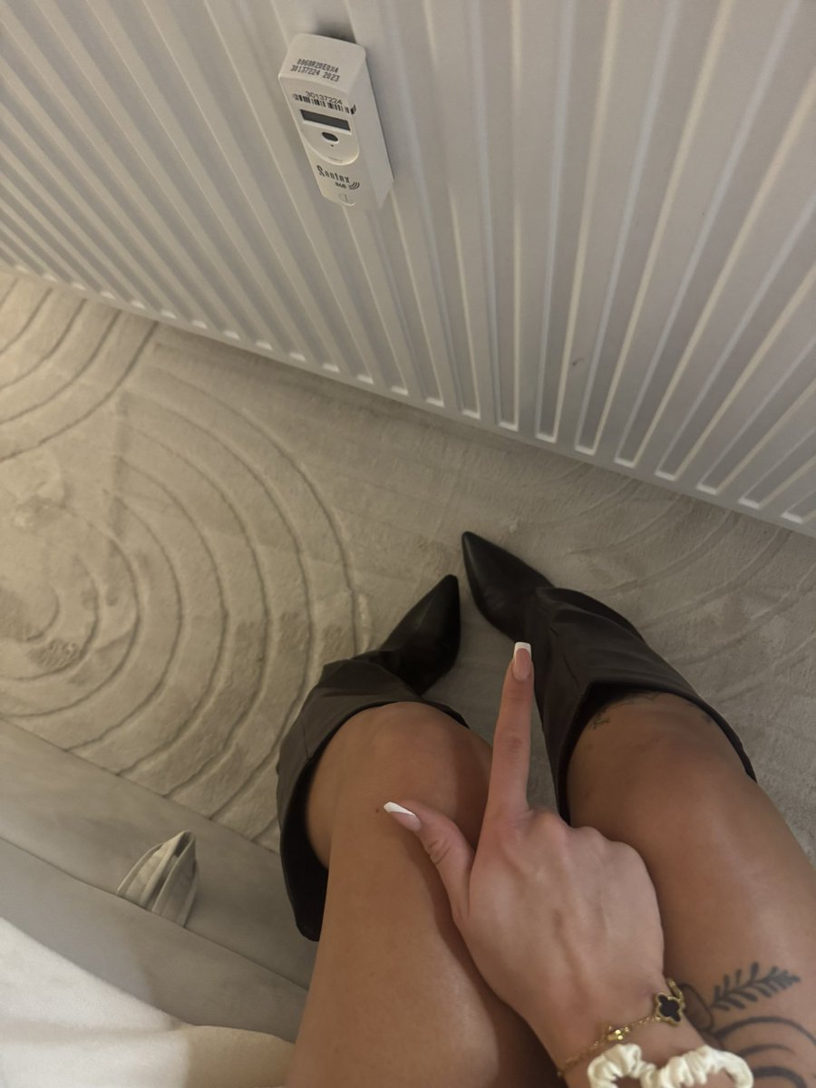 Reinemila32472's tweet photo. Au pieds mes toutous je suis là pour vous mettrez au parts https://t.co/6XAaWK4iAx