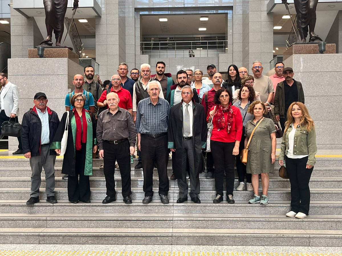 hkpgenelmerkez3's tweet photo. Önderimiz Nurullah Efe, Tam 14 İddianamenin Birleştirilmesiyle Açılan “Torba Dava”nın Bugünkü Duruşmasında AKP’giller’i Bir Kez Daha Kendi Mahkemelerinde Yargıladı!

https://t.co/s32yJwyOC5 https://t.co/Paqh4d1CoD