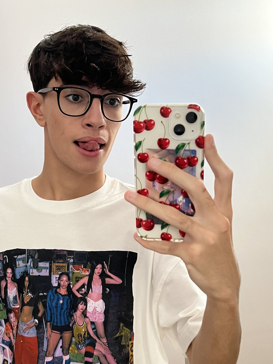 whoishugo16's tweet photo. me cambié las gafas #cool #miopia https://t.co/Gjv33ZFpRt