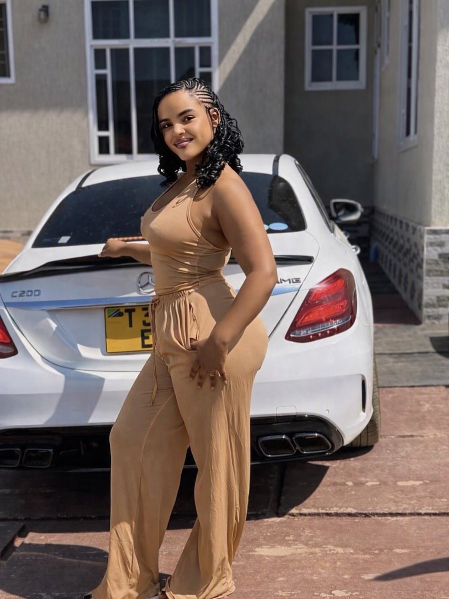 TheaSaucetdd4's tweet photo. New three-piece set

Sizes: S, M, L, XL, 2XL 
Price: 50, 000 TSH 
Material: High quality 
Colors: Pink, purple, green, brown 
Location: Aggey na Msimwazi, Kariakoo 
Phone: 0718805932 https://t.co/kuX1HbHakp