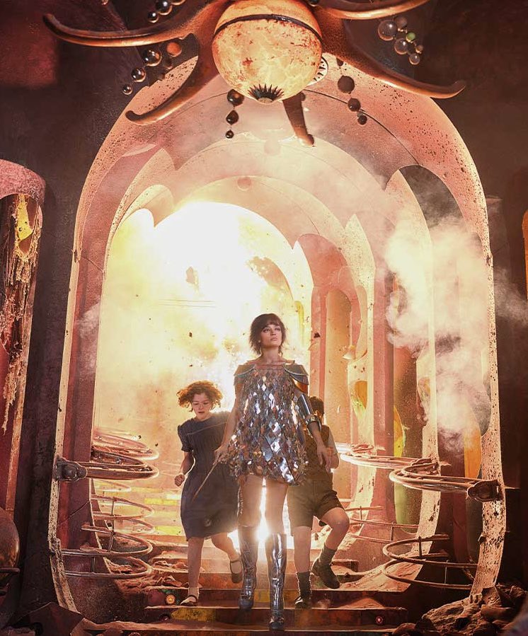 DiscussingFilm's tweet photo. First look at Emma Mackey as Jadis in Greta Gerwig's ‘NARNIA’.

(Source: https://t.co/Nr79jgETKU) https://t.co/jnexXZjpGW