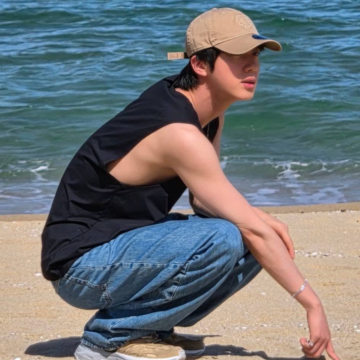 jininilicious's tweet photo. i love my seokjin big as well as smol https://t.co/W9CpEWIIV0