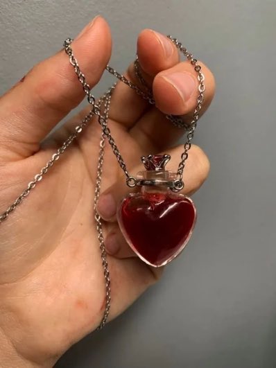 evergreenhues's tweet photo. blood heart pendant https://t.co/2T7d6UhQF6