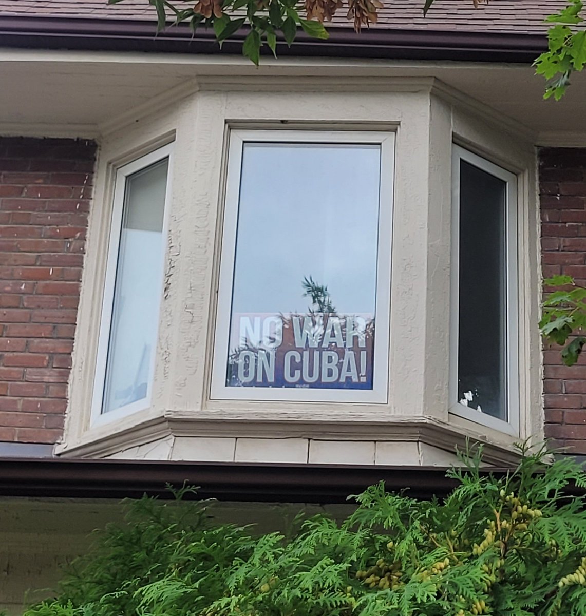 JGGassociation's tweet photo. Signs spotted across downtown Toronto from recent door-to-door campaign efforts by @cdnntwrkoncuba. So much more to be spotted in residential areas of Toronto.
The message is clear, Canadians want peace with Cuba! Canadians care about Cuba! 🇨🇺
#CubaIsNotAlone
#CubaNoEstáSola https://t.co/K9MPwj4cxS