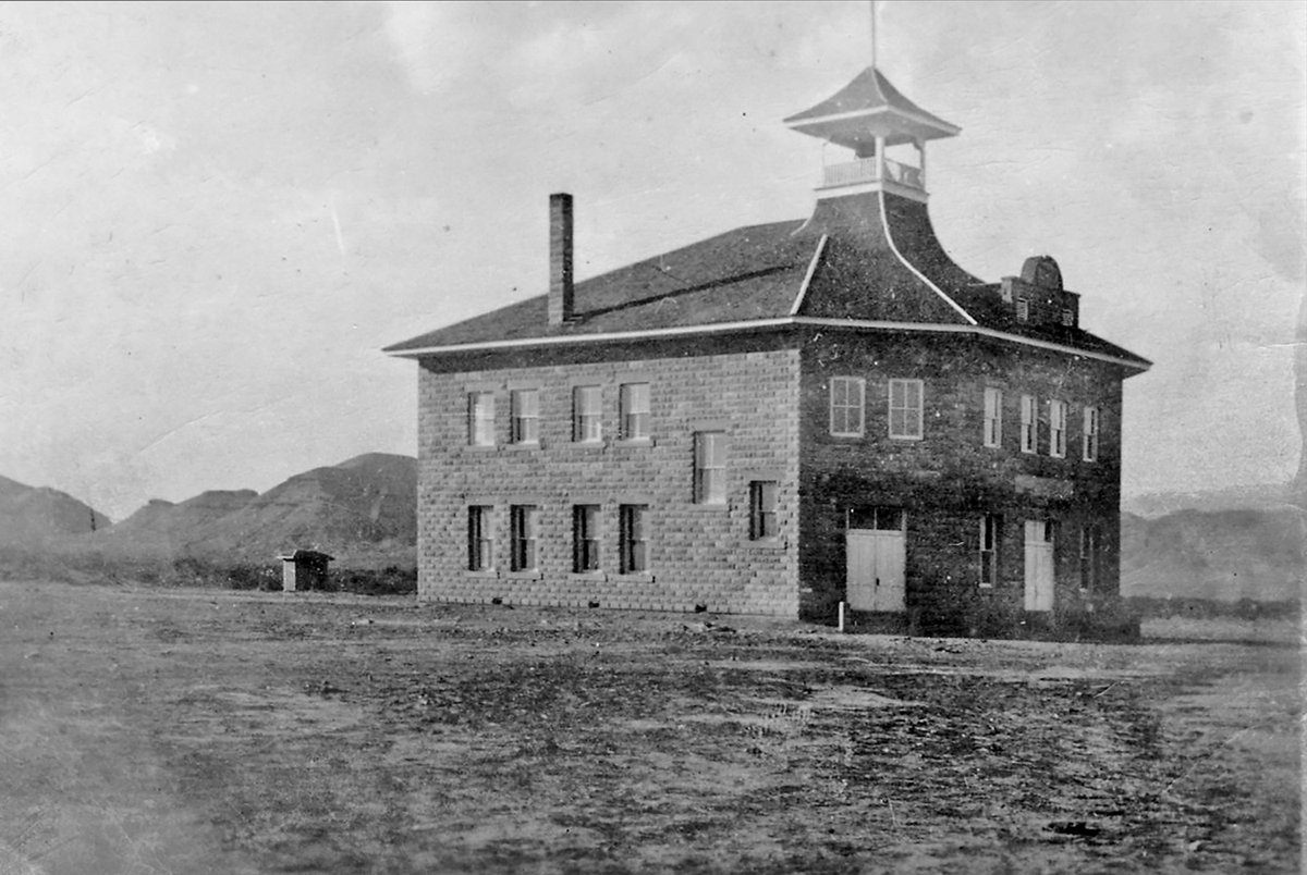 TracesofTexas's tweet photo. After I posted that photo of Van Horn back in 1908, several of y'all wondered what the tall, relatively solid-looking building in the background was.  It was the first "real" schoolhouse in Van Horn and had been built the previous year. Quite a handsome building for far West Texas in the early 1900s, don't y'all think?

Courtesy the The Portal to Texas History.