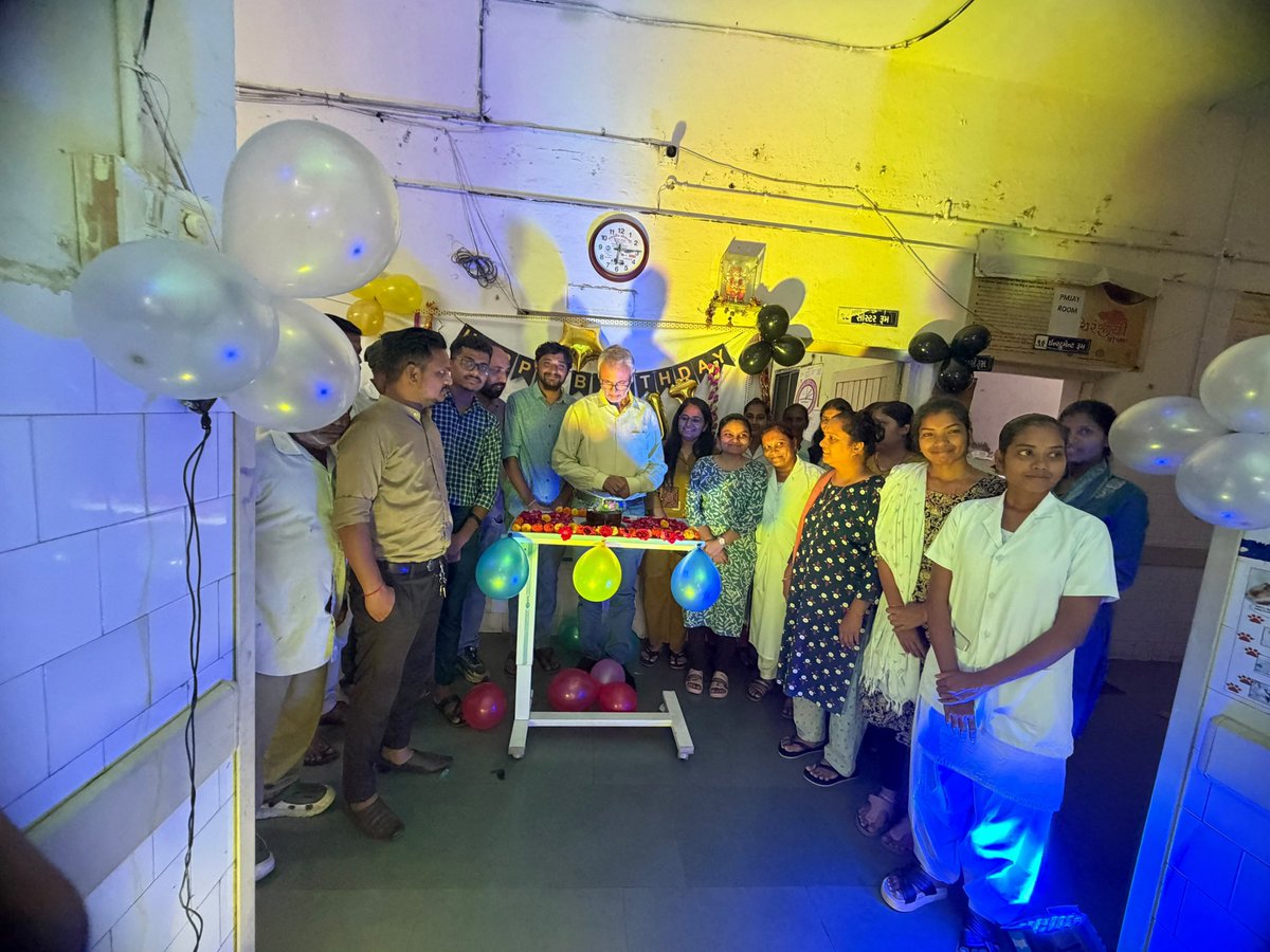 HealthDahod's tweet photo. પ્રધાનમંત્રીશ્રી નરેન્દ્રભાઈ મોદીના 76મા જન્મદિવસની ઉજવણી

સામુહિક આરોગ્ય કેન્દ્ર, લીમખેડા ખાતે ભારતના વડાપ્રધાનશ્રી નરેન્દ્રભાઈ મોદીના 76મા જન્મદિવસની ઉત્સાહભેર ઉજવણી કરવામાં આવી.

આ પ્રસંગે સામુહિક આરોગ્ય કેન્દ્રને  રંગોળી અને આકર્ષક રોશનીથી શણગારવામાં આવ્યું.
@CollectorDahod https://t.co/MYVcQ2yXK0